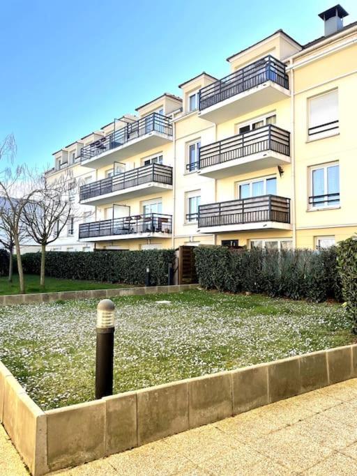 Апартаменти Grand F3 A 30Mn De Paris - Terrasse + Parking Prive Сент-Уан-л'Омон Екстер'єр фото